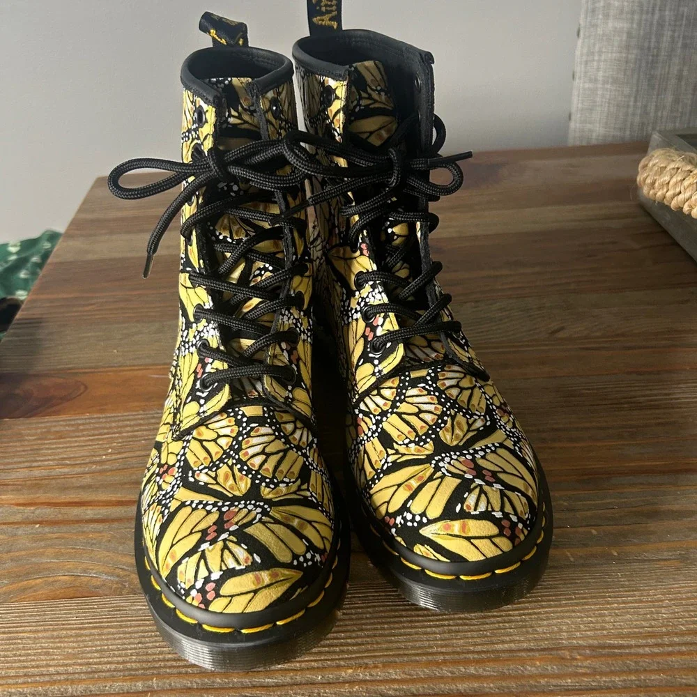 Dr. Martens 1460‎ W Butterfly Print Lace Up Ankle combat Boots Women's US 7